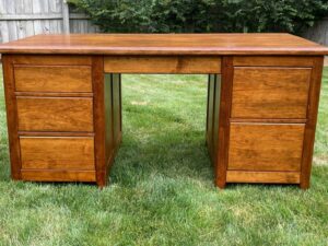 Pedestal desk